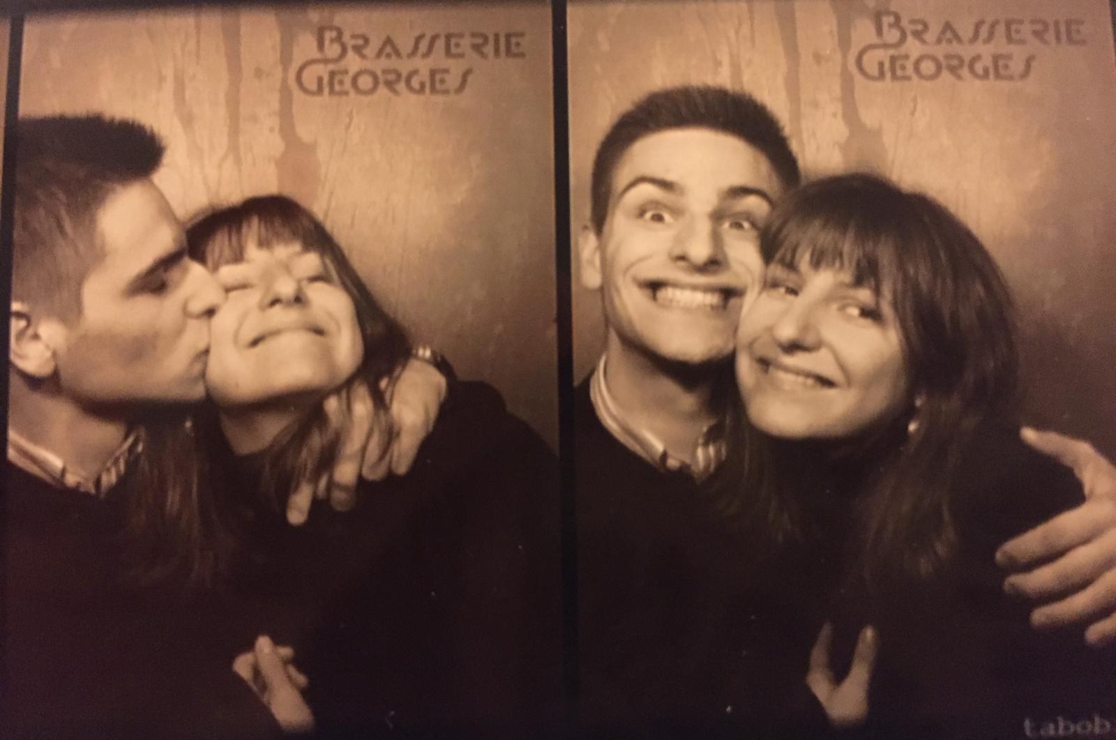 Tess et Karl-Alexandre dans un photomaton il y a dix ans